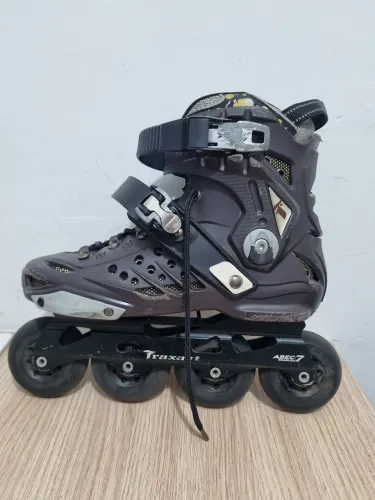 Patins N° 39 + 8 rodas e rolamentos adicionais + freio