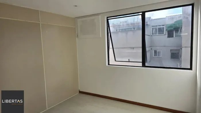 Sala a venda no Menino Deus