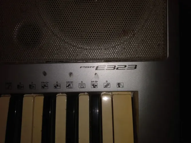 Teclado Yamaha E323 defeito nas teclas 