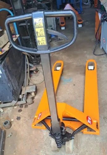 Paleteira Manula BT 2,5t 