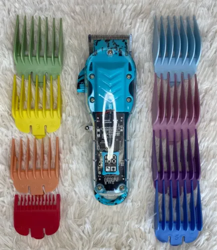 Máquina de Cortar Cabelo Profissional com Pentes