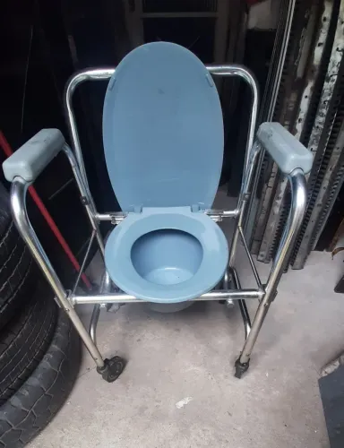 Cadeira higiênica para Idosos