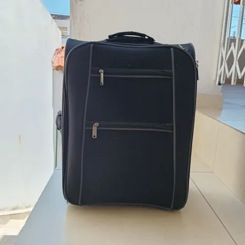Mala pequena de bordo no perfil tem varias.