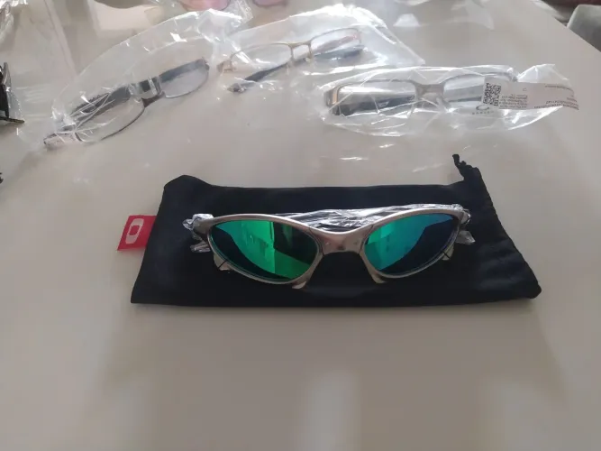 Oferta Óculos Oakley armação Metal R$120