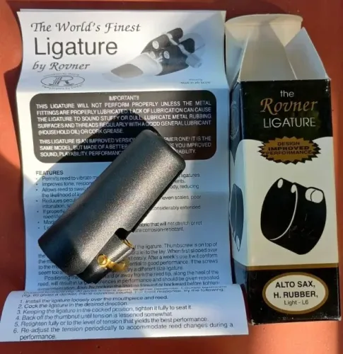 Abraçadeira Saxofone Alto Rovner Light L6 com tampa de bocal