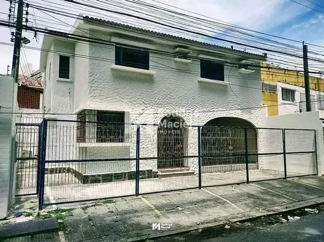 Casa à venda 9 Quartos, 3 Vagas, 331.67M², Boa Vista, Recife - PE