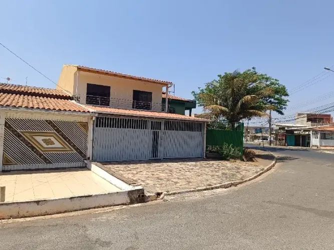 SAMAMBAIA SUL QR 308 EXCELENTE SOBRADO  4 QUARTOS, 4 BANHEIROS, 3 VAGAS