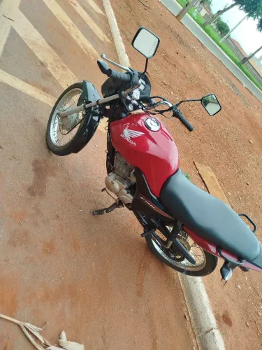 Comprei para trabalhar, mas não necessito mais, moto econômica esperta.