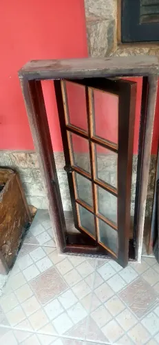 Vendo Janela com vidro.