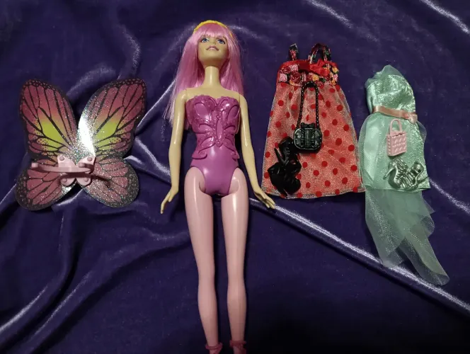 Barbie Original Mattel + 2 Looks originais Mattel (Roupas, Sapatos e Bolsas)