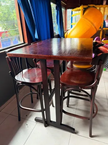 Mesa Alta Bistrô - 4 cadeiras - Madeira Maciça