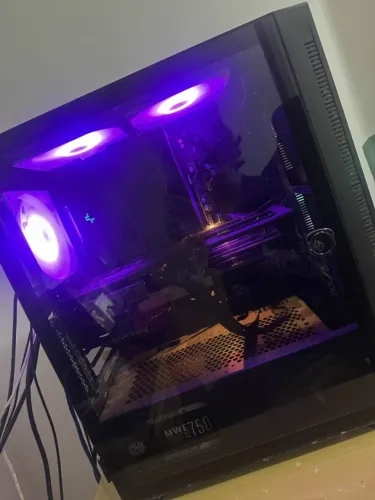 PC GAMER ryzen 7 9800x3d +9070xt Sapphire