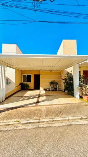 Casa em condomínio Wanel Ville