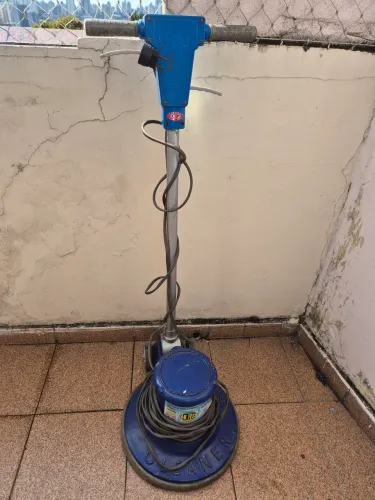 Duas Enceradeiras Industriais