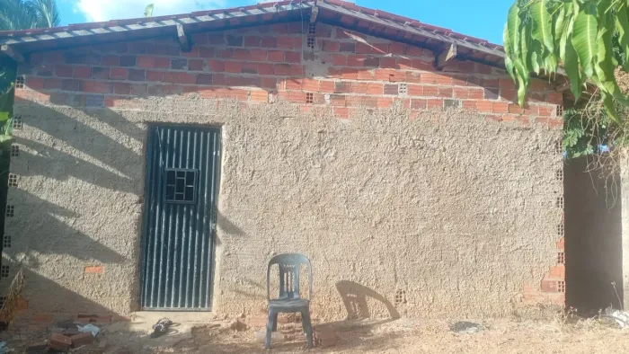 Vendo casa com terreno 10 por 30 na vila meio norte bairro pedra mole próximo au ahbb