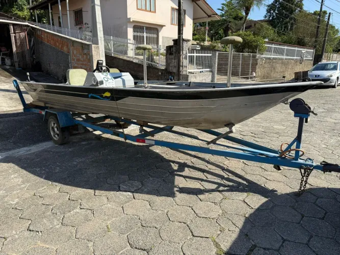 Lancha Miraguaia com volante
