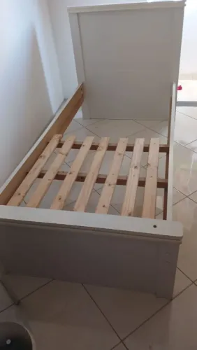 Cama solteiro branca