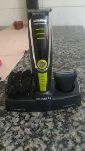 Máquina de cortar cabelo mondial nova