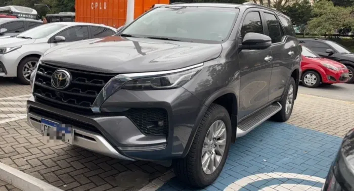 HILUX SW4 2.8 TURBO DIESEL SRX 7 LUGARES 4X4 2024