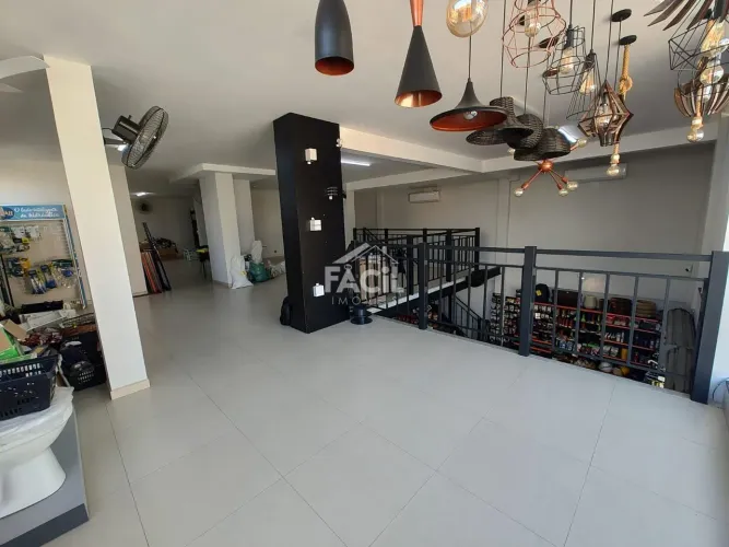 Loja/Salão para Alugar em Jardim Camburi, 200m², 2 Banheiros