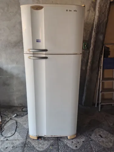 Geladeira Eletrolux duplex gelo seco 