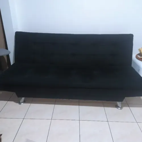 Sofá cama de 3 lugares preto de 1,80 X 1,35 higienizado há 2 semanas