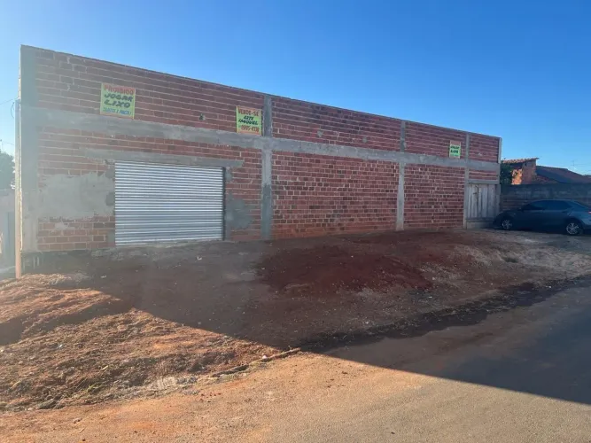 ÓTIMA OPORTUNIDADE PARA COMÉRCIO - CONSTRUÇÃO À VENDA