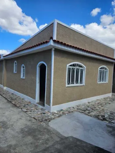Casa para locação com 3 quartos (1 suíte), garagem ampla - Santa Terezinha