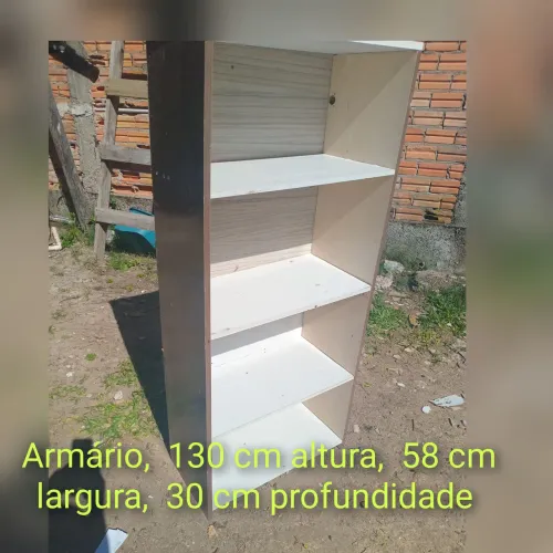 Armários e outros de madeira