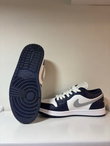 JORDAN 1 LOW MIDNIGHT NAVY *NOVO*
