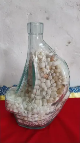 Garrafa em forma d navio (RETRÔ)em vidro verde 750 ml