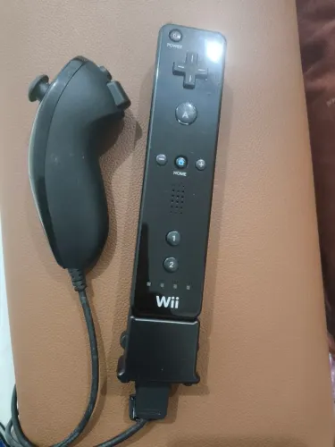 Kit controles originais Nintendo Wii pretos com motion plus.