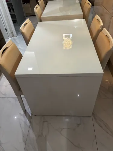 Mesa laqueada branca mais 4 cadeiras