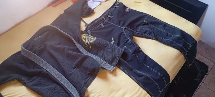 Vendo ou troco kimono jiu-jitsu preto