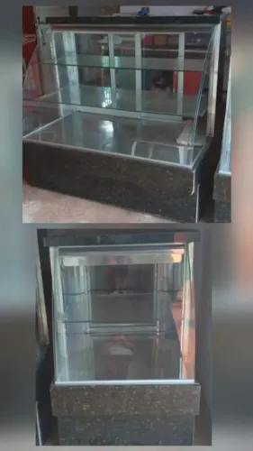 Vendo dois balcões naturais e um balcão caixa(são 3), valores no PV!