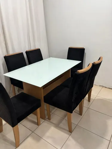 Mesa de Jantar 6 Lugares com Tampo de Vidro + 7 Cadeiras Pretas