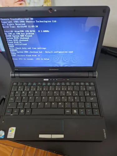 Notebook Lenovo antigo funcionando 