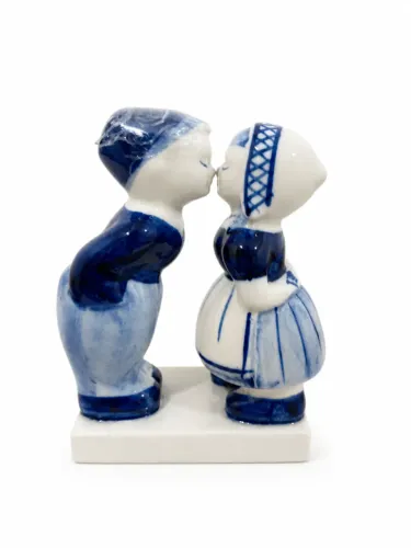 Estatueta de Porcelana Casal Holandês se Beijando - Azul e Branco Decorativo.