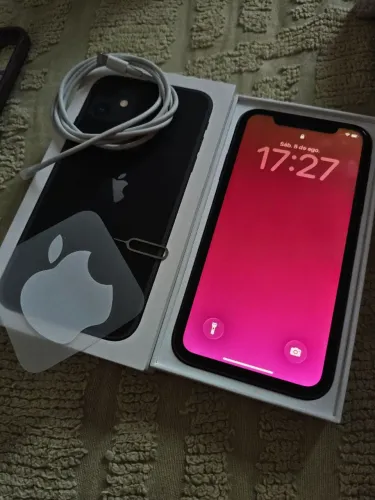iPhone 11 com caixa, cabo original 128gb. Todo original