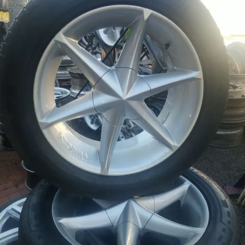 Vendo roda aro 20 nova furacão 6x114 muito nova pneus bons mais de meia vida