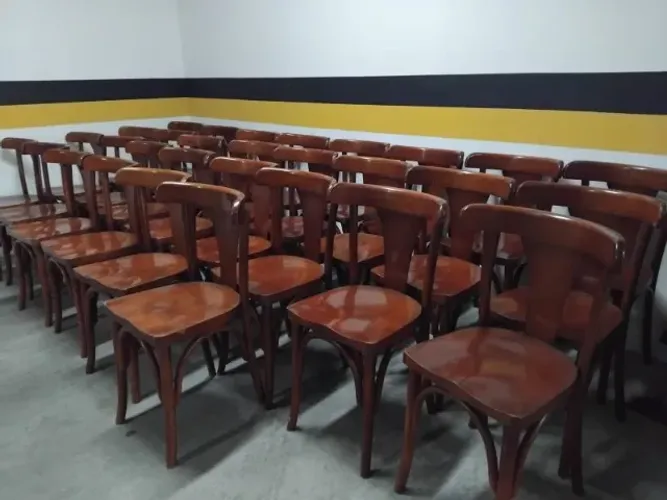 Cadeira Thonart Seminova