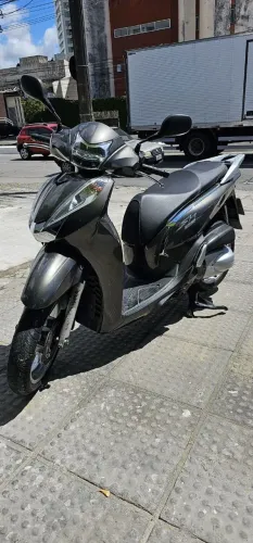Sh300i muito conservada e com km baixo. Recém revisada.