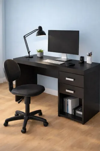Mesa e cadeira para escritório na cor preta