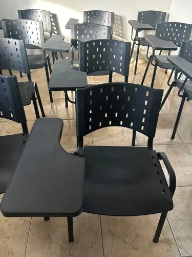Cadeira escolar Universitária com prancheta plástica