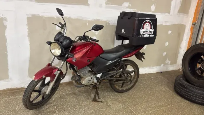 motocicleta YAMAHA/FACTOR YBR125 K 2012, com baú  