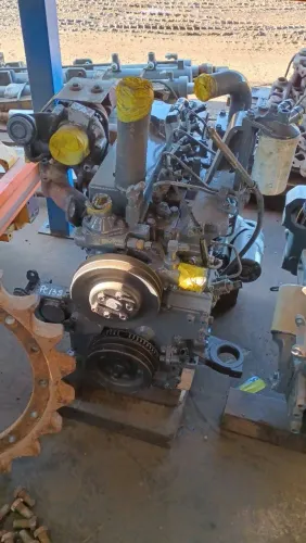 Motor komastsu 4 cilindros.