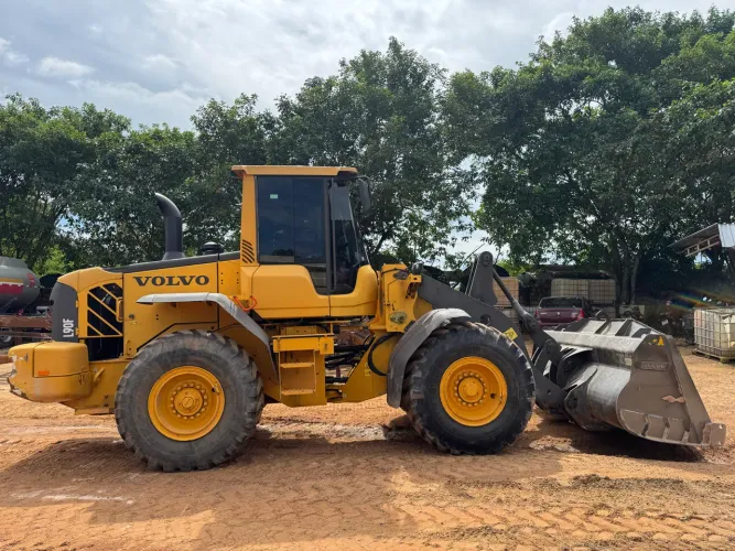Máquina VOLVO L90