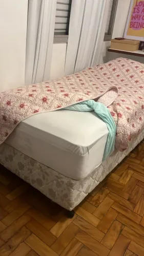 Cama e colchão