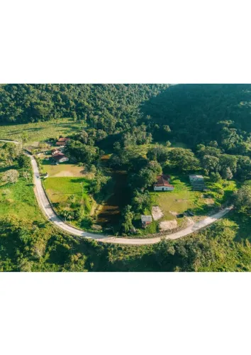 SITIO DE 37,6 ha - 376 mil m²