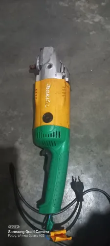 Lixadeira esmerilhadeira makita com defeito 